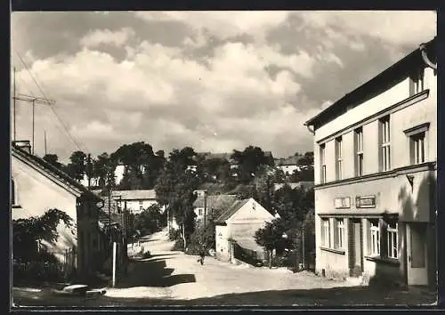 AK Jarbice /Okres Kladno, Strasse mit Gasthof