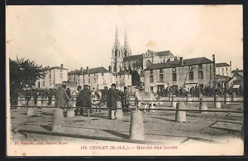 AK Cholet, Marché aux bœufs devant l`église majestueuse