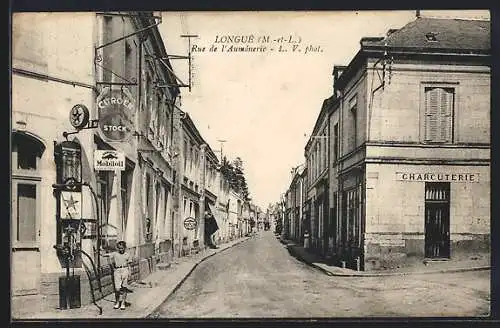 AK Longué, Rue de l`Aumônerie avec station-service et charcuterie