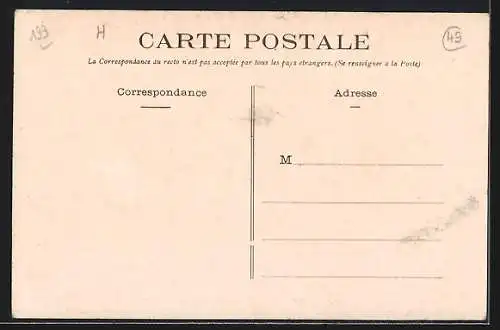 AK Thorigné, Scène de rue animée avec habitants devant des maisons