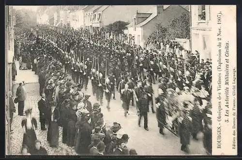 AK Bourges, Obseques des Victimes 1907, 5. les Autorites Militaires et Civiles