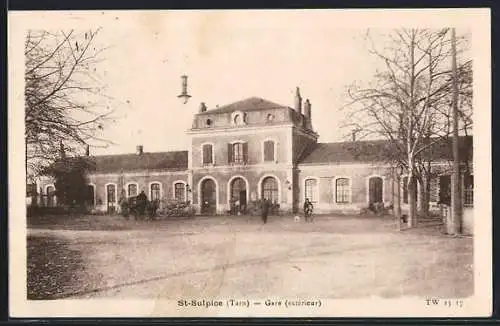 AK St-Sulpice /Tarn, La Gare, extérieur