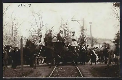 Foto-AK Aschach, Verkleidete Anwohner auf einem Umzugswagen 1903