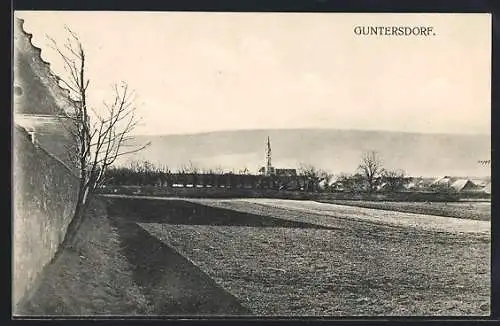 AK Guntersdorf, Die Kirche vom Feld aus