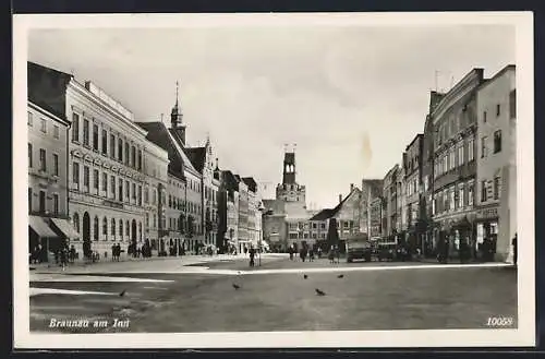 AK Braunau am Inn, Belebte Partie am Platz