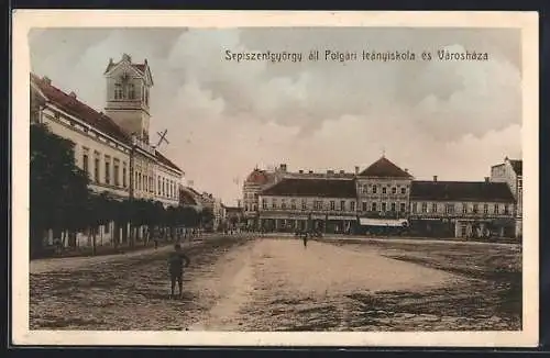 AK Sepsiszentgyörgy, Blick über den Marktplatz auf eine Ladenzeile