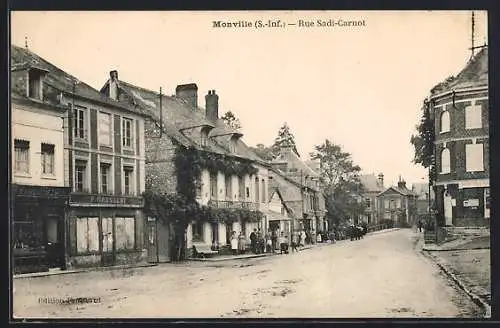 AK Monville, Rue Sadi-Carnot, Strassenpartie