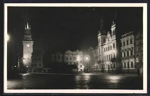 AK Pardubice, Hauptplatz bei Nacht