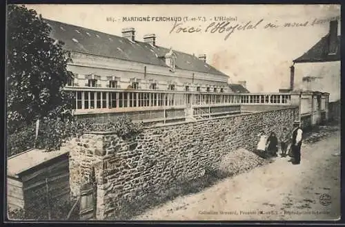 AK Martigné-Ferchaud, L`Hôpital avec mur en pierre et passants