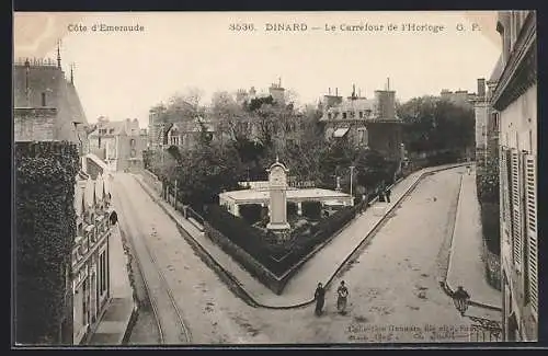 AK Dinard, Le Carrefour de l`Horloge avec vue sur les rues adjacentes