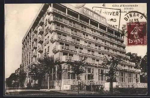 AK Dinard, Grand Hôtel vue de la rue avec arbres et balcon en été