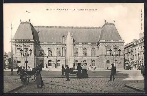 AK Rennes, Le Palais de Justice et la fontaine avec passants et calèche