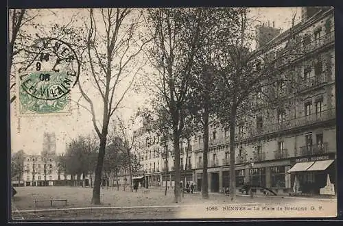 AK Rennes, La Place de Bretagne avec arbres et bâtiments