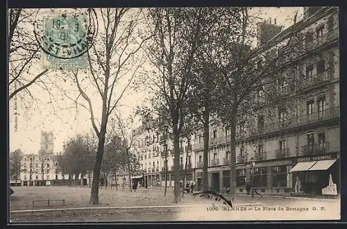 AK Rennes, La Place de Bretagne avec immeubles et arbres