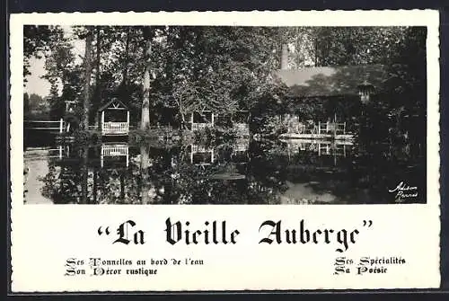 AK Hédé, La Vieille Auberge au bord de l`eau avec son décor rustique et ses tonnelles poétiques