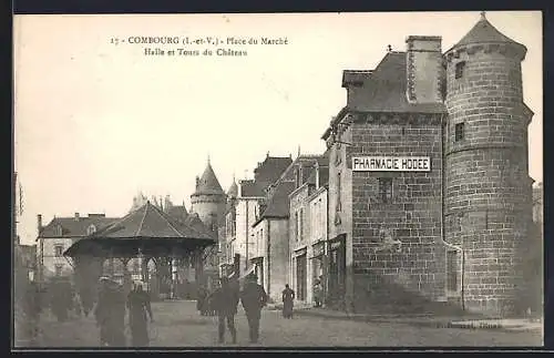 AK Combourg, Place du Marché avec Halle et Tours du Château