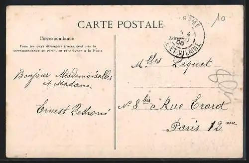 AK Dinard, Sortie de la Messe avec calèches devant l`église