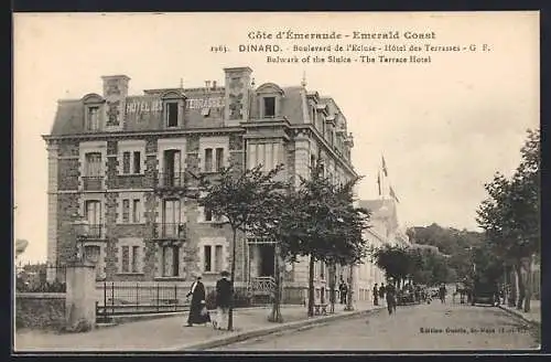 AK Dinard, Boulevard de l`Écluse avec l`Hôtel des Terrasses