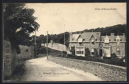 AK Dinard, la rue Coppinger et maisons bordées d`arbres