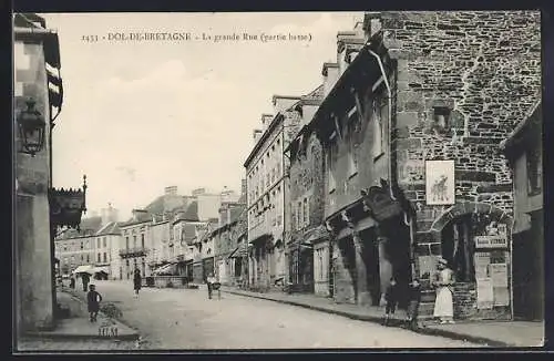 AK Dol-de-Bretagne, La grande Rue (partie basse)