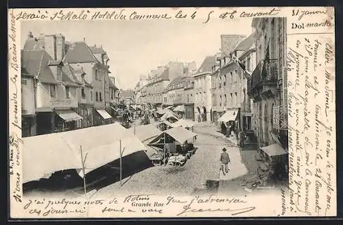 AK Dol-de-Bretagne, Vue de la Grande Rue avec marché animé et tentes