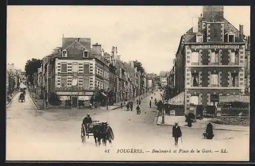 AK Fougères, Boulevard et Place de la Gare avec calèche et passants