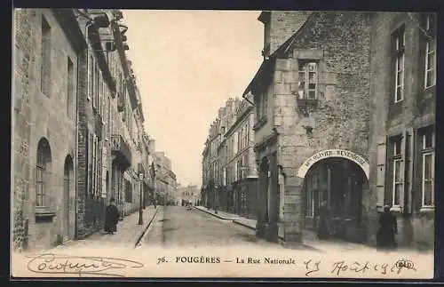 AK Fougères, La Rue Nationale animée avec passants et bâtiments anciens