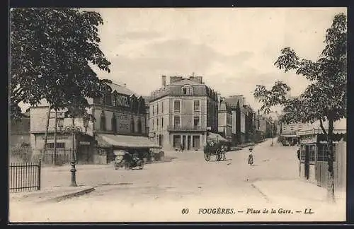 AK Fougères, Place de la Gare avec hôtel et voitures à cheval