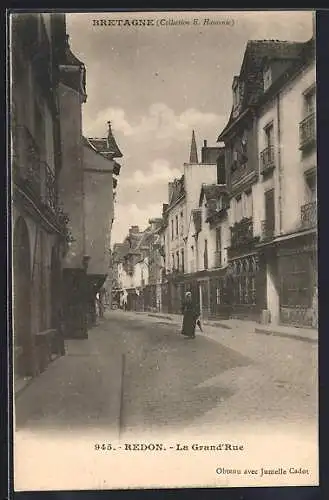 AK Redon, La Grand`Rue animée d`une scène tranquille en Bretagne