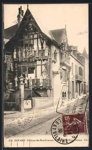 AK Dinard, Château des Bonshommes avec statues ornant la facade