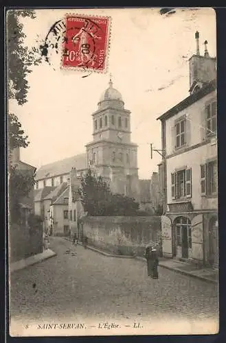 AK Saint-Servan, L`église et rue pavée animée