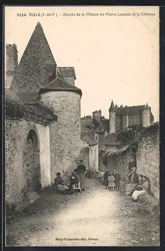 AK Vitré, Entrée de la Maison de Pierre Landais et le Château