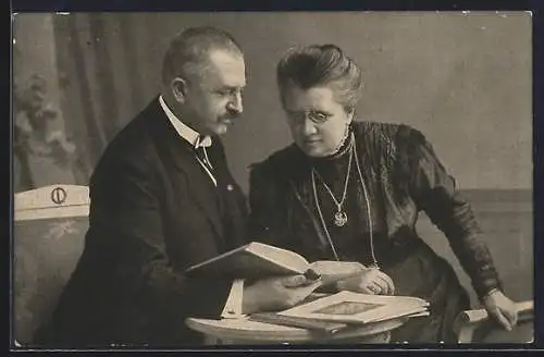 AK Freiherr Franz Karl von Guttenberg mit Freifrau Julia, rückseitig original Tinten-Autographen