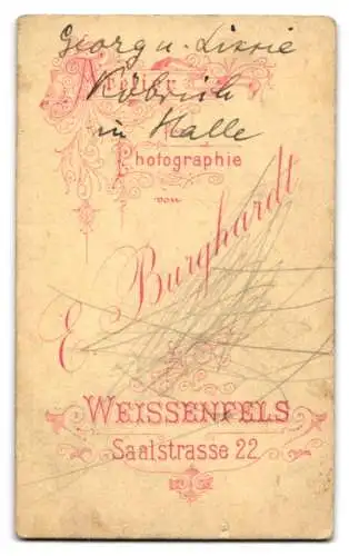 Fotografie E. Burghardt, Weissenfels, Kinder Georg und Lissie Köbrich mit Puppe und Fotoalbum