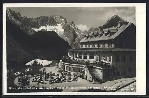 AK Garmisch, Hotel Kreuzeckhaus gegen Zugspitze, Höllentalgletscher, Waxenstein und Schwarzenkopf