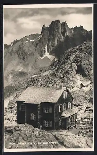 AK Reutlinger Hütte, Berghütte mit Blick zu den Pflunspitzen