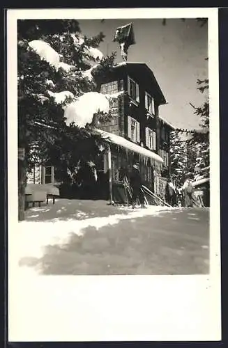 AK Hallerhaus, Berghütte am Wechsel im Schnee