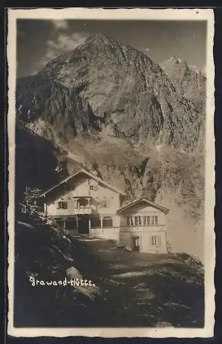 AK Grawand Hütte, Berghütte vor Bergpanorama