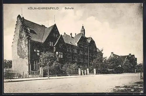 AK Köln-Ehrenfeld, Schule mit Strassenpartie