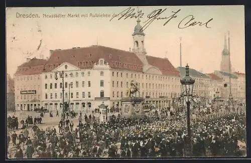 AK Dresden-Neustadt, Neustädter Markt mit Aufziehen der Wache