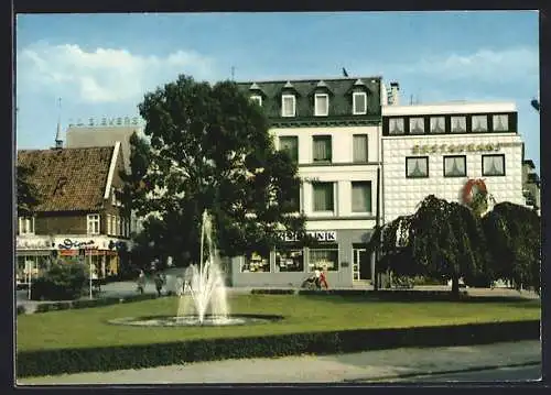 AK Rendsburg am Nord-Ostsee-Kanal, Schiffbrückenplatz mit Springbrunnen