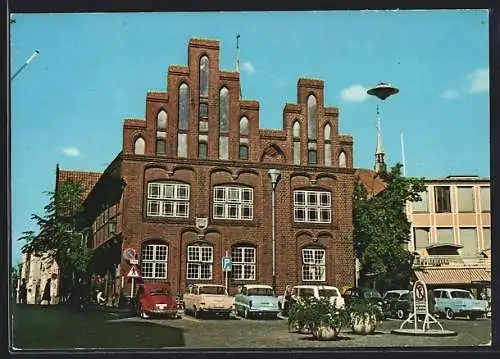 AK Rendsburg, VW Käfer am Rathaus