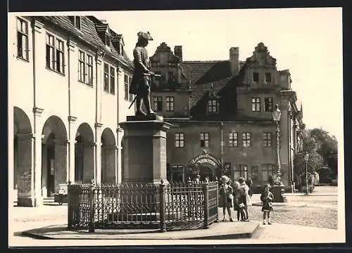 AK Dessau, Denkmal und Gasthaus Zum alten Dessauer v. Fritz Herbst