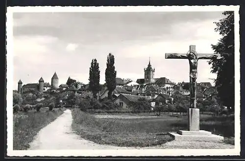 AK Estavayer-le-lac, Weg und Kreuz mit der Ortschaft