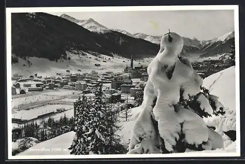 AK Davos-Platz, Ortsansicht vom verschneiten Berghang aus