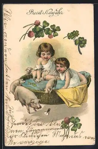 Lithographie Zwei Kinder mit Ferkeln, Glücksklee, Neujahrsgruss