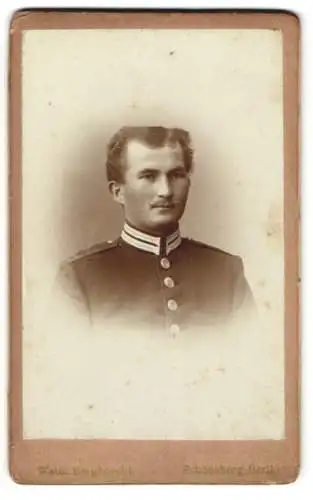 Fotografie Wald. Bergknecht, Schöneberg-Berlin, Junger Soldat in Garde-Uniform