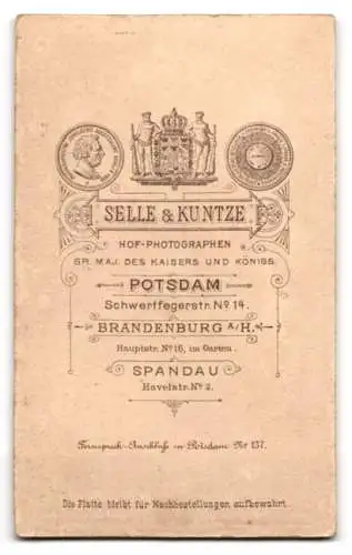 Fotografie Selle & Kuntze, Potsdam, Schwertfegerstrasse 14, Junger Soldat in Uniform eines Einjährig-Freiwilligen