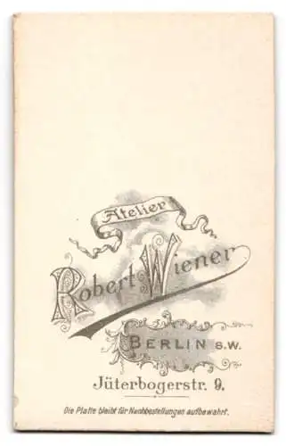 Fotografie Robert Wiener, Berlin, Jüterbogerstrasse 9, Junger Soldat in Gardeuniform
