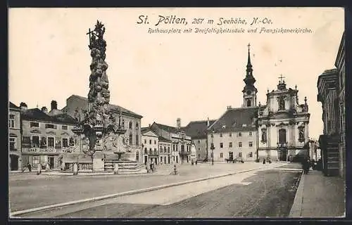 AK St. Pölten /N.-Oe., Rathausplatz mit Dreifaltigkeitssäule und Franziskanerkirche